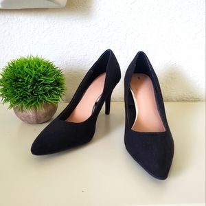 NWOT Black Pumps